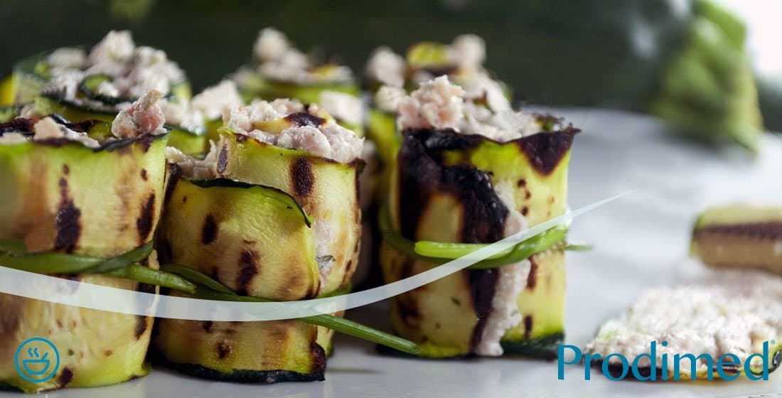 Cukkini tekercs tonhallal