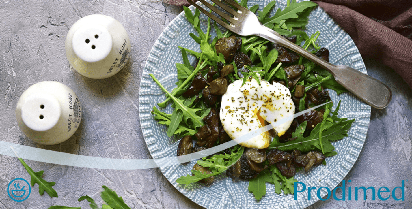 Saláta buggyantott tojással